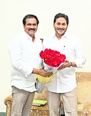 వైఎస్‌ జగన్‌తో కురసాల కన్నబాబు భేటీ 